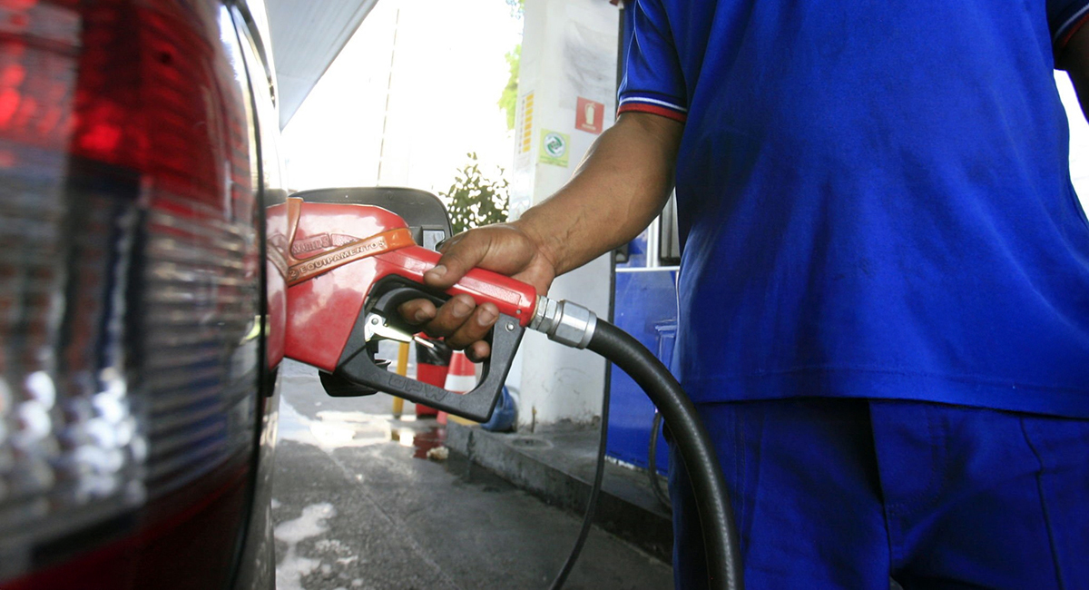 Oil Fell 6% When Washington Chose Sanctions Over Strikes