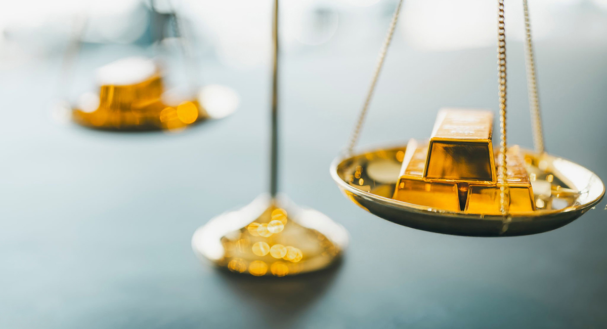 Gold Falls to a Six-Week Low as the Fed Hike Outweighs the War Premium