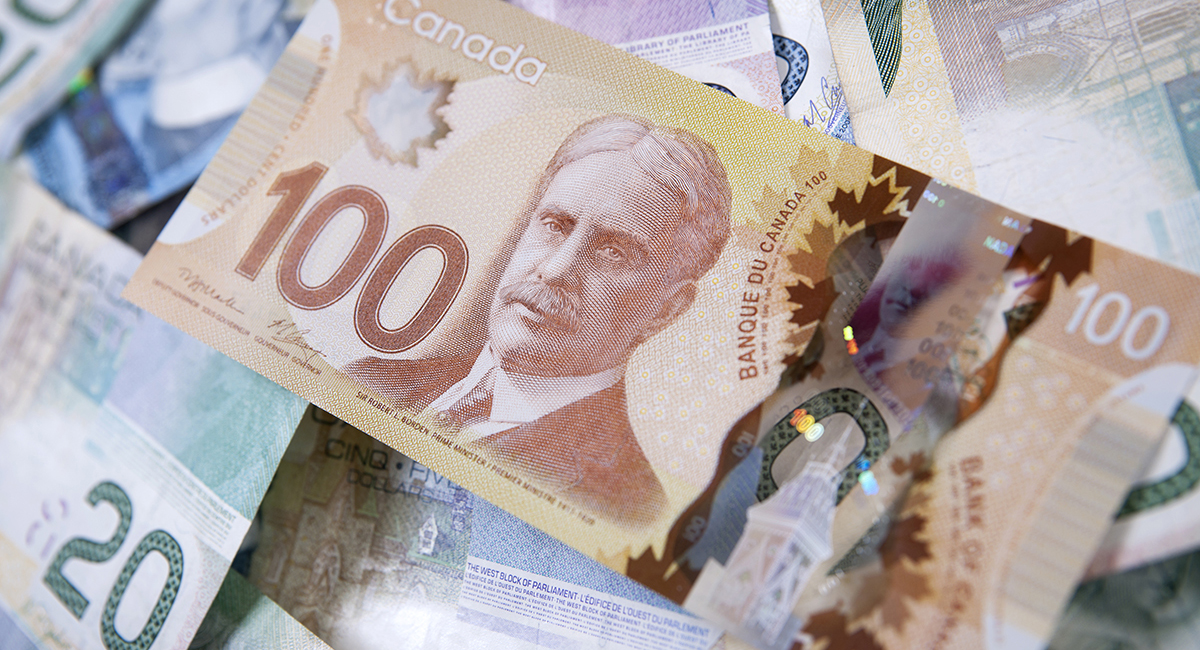 La hausse de 1,1 % du huard ramène à 1,6 % le gain de 2,8 % du Brent en dollars canadiens, les swaps prévoyant à 80 % une hausse en octobre