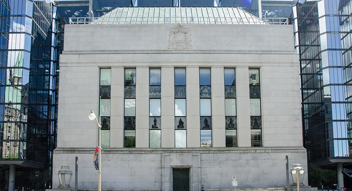 Le brut perd 1,9 % depuis vendredi, le huard gagne 0,6 % : les taux l’emportent sur le pétrole pour l’indice TSX et le dollar